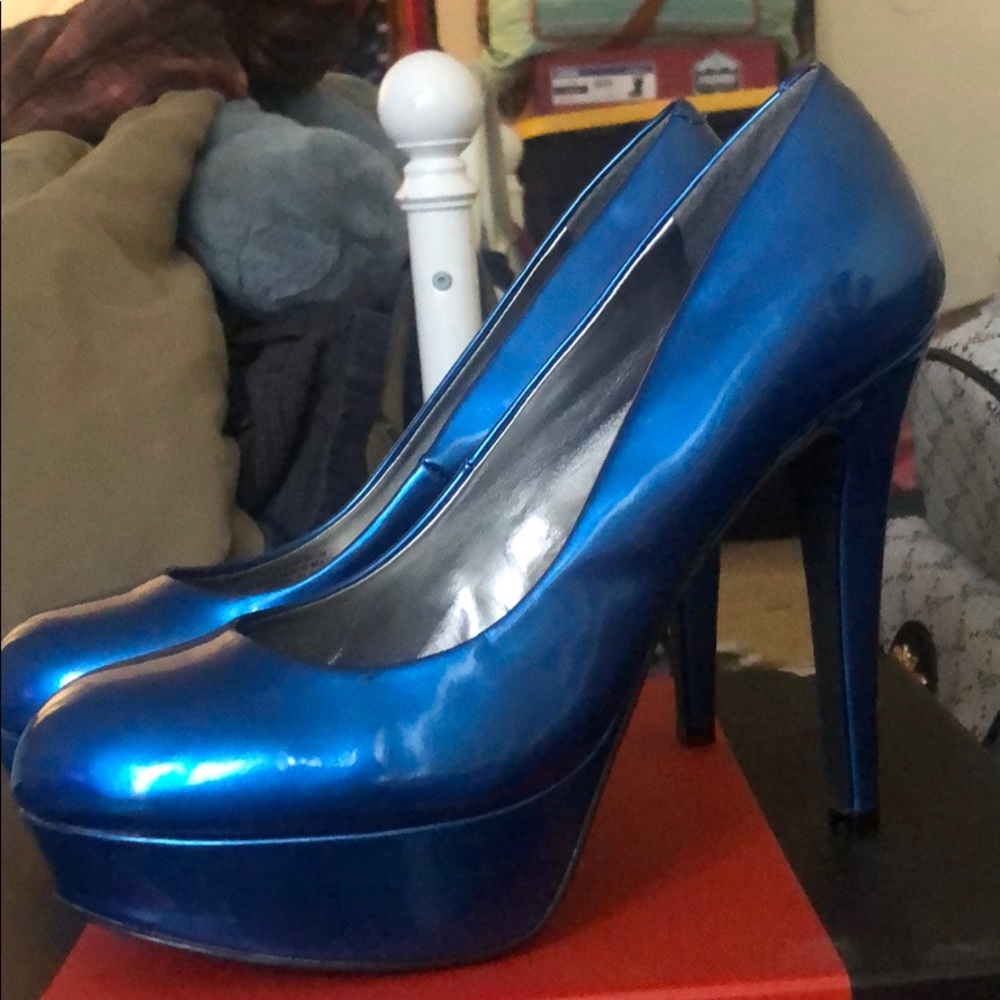 Guess blue heels